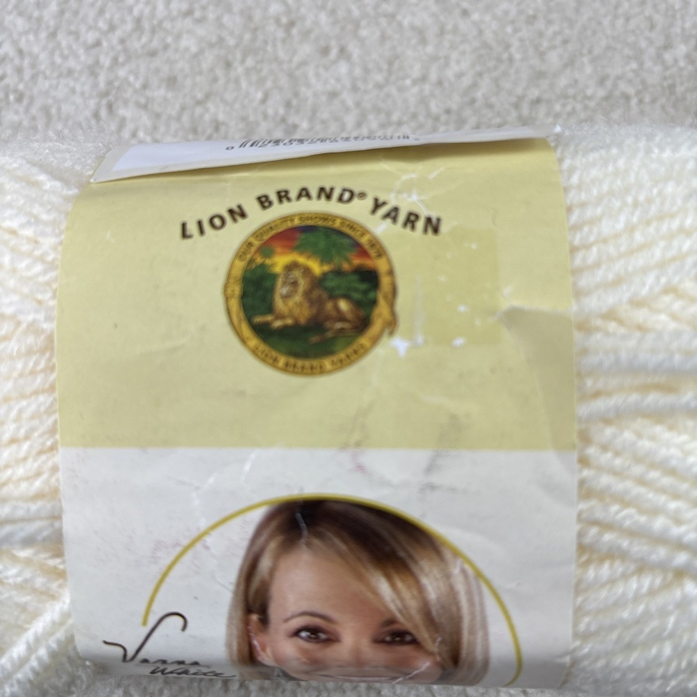 LION BRAND Yarn Vanna's Choice Baby Lamb Ivory light Yellow - Picture 2 of 7